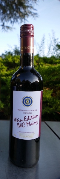 Distriktwein rot mit personalisiertem Etikett